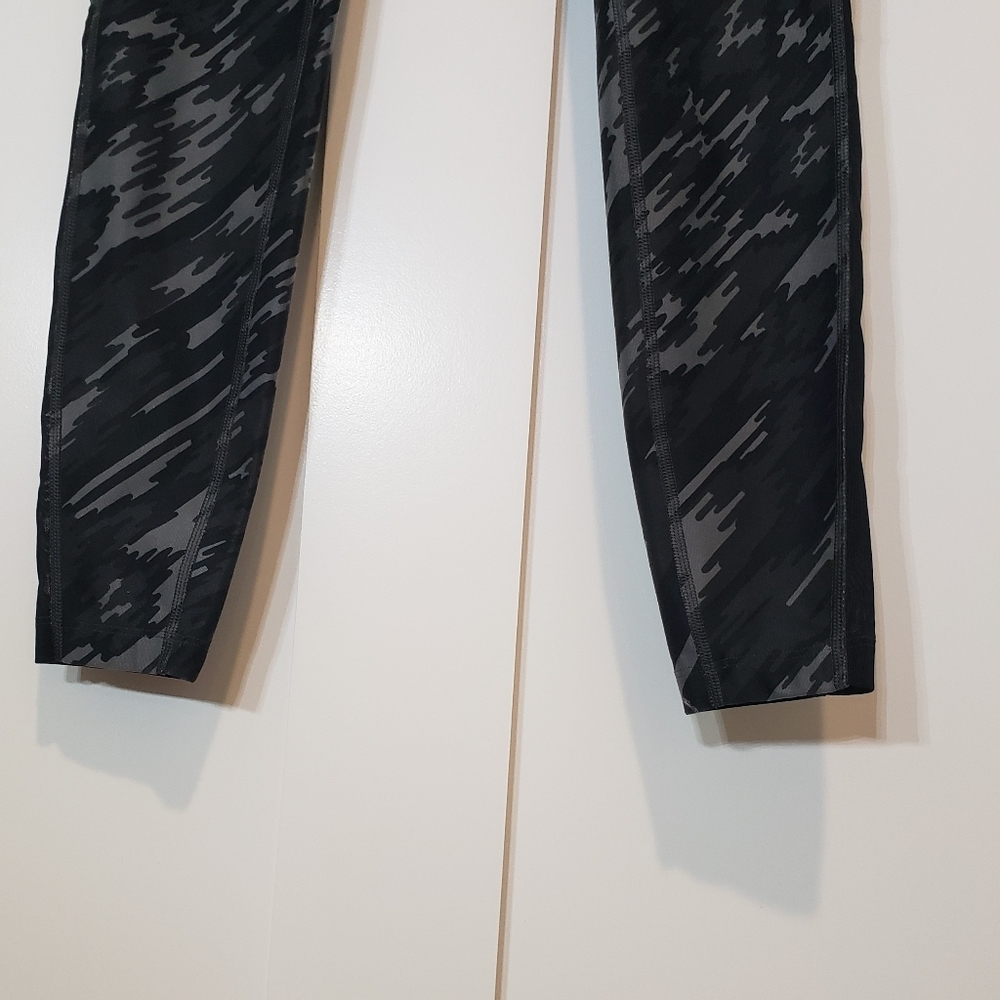 Nike Dri-Fit Mid-rise Camo Leggings Size Small Dark Smoke Grey One Legend Pant - Picture 6 of 14
